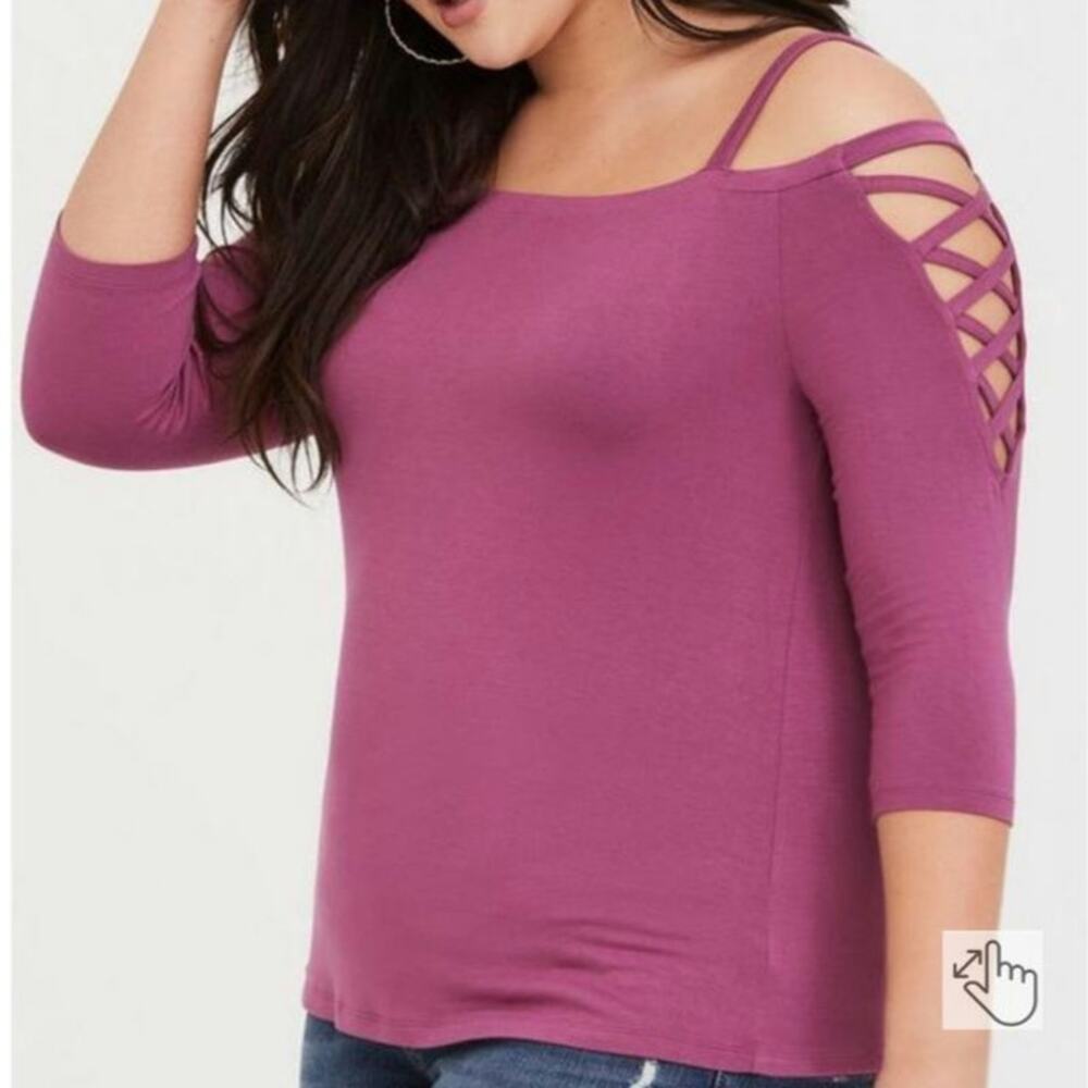 NWT Torrid Super Soft Lattice Cold Shoulder Tee
